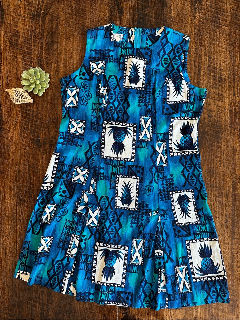 Hukilau Fashions | Vintage 1960s Hawaii Print 100% Cotton Shift Dress, Size 20 - Picture 7 of 10
